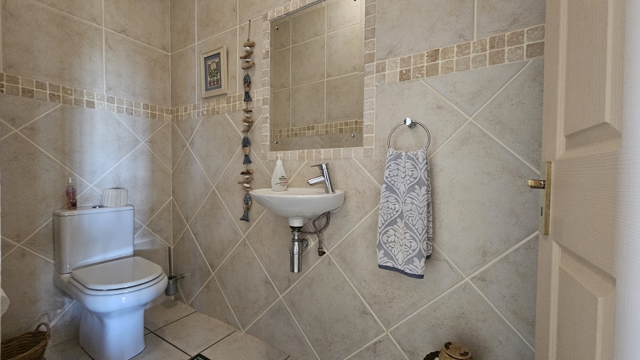 3 Bedroom Property for Sale in Stilbaai Wes Western Cape